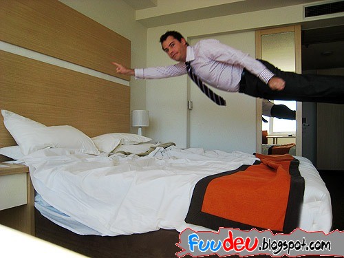 http://fuudeu.files.wordpress.com/2009/07/bed-jumping-fun-15.jpg